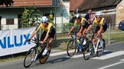 dsc_0090_cr.jpg
