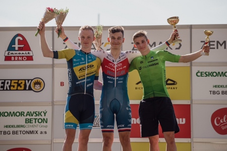 Matyáš Koblížek a Radovan Štec ovládli juniorskou kategorii při 55. ročníku závodu 500+1 kolo na brněnském velodromu.